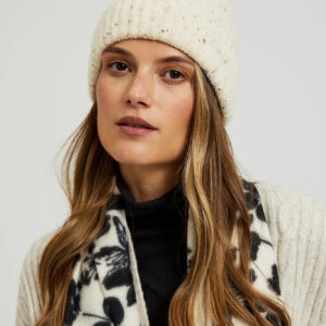 Ciepła czapka z pomponem beżowa