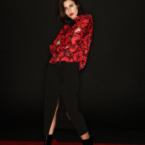 b3027c25efeba6e42ecc68d7a914ef155d94f992 Spódnica z ozdobną różą i rozcięciem czarna