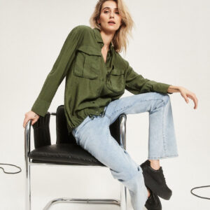 b5d4a74996eb88a607373e9937bed1c27dc390ba Koszula z kieszeniami i wywijanymi rękawami khaki