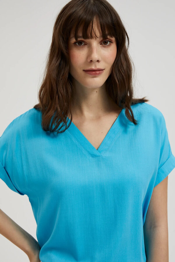 Wiskozowa koszula z dekoltem w serek niebieska