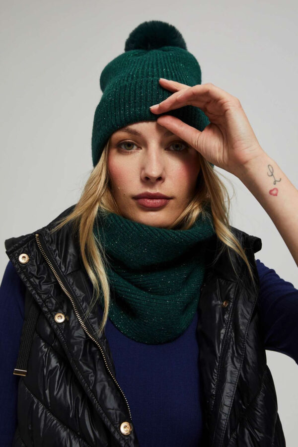 Czapka z pomponem i metaliczną nitką szmaragdowa