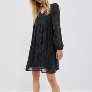 b74d4f4a35639b92abf57e740b8a5240fcd7bbf3 Rozkloszowana sukienka z printem czarna