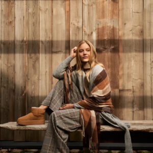 Elegancki szalik w kratę brązowy