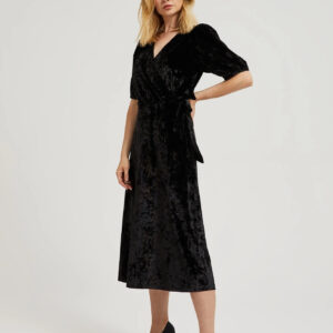 b97bc3e6897be8e14ae2912c5a4923e880f01016 Welurowa sukienka midi czarna