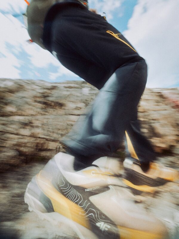 4F Niskie buty trekkingowe męskie - żółte