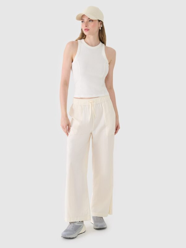 4F Top slim z prążkowanej dzianiny damski - biały