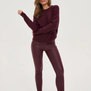 Woskowane spodnie burgundowe