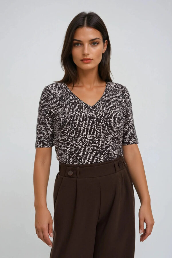 bbb7b340a1b25cd8c745bb970649bd743ed4bf3a Bluzka z dekoltem w serek