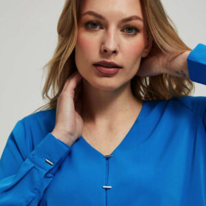 bc31ff9bb0edb2e4745ce2dcba5a12a9cd33f038 Koszula z dekoltem w serek i delikatnymi guzikami lazurowa