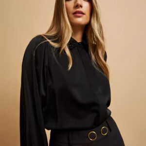 bd1f676e21e028683aa19b757d3955d3f8117380 Koszula z ozdobnym kołnierzykiem czarna