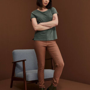 Woskowane spodnie typu rurki kawowe