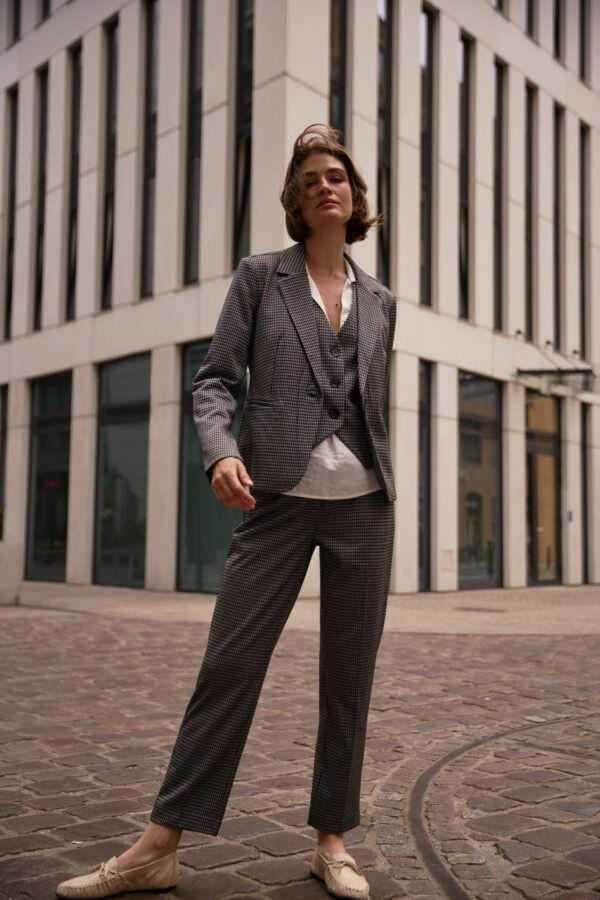 Spodnie w pepitkę szare