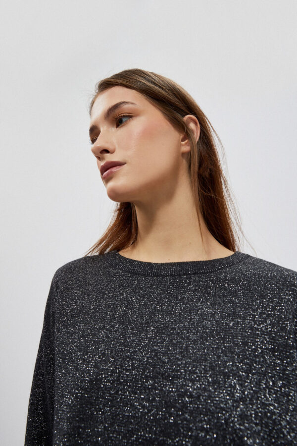 bf0b197b448912edd39eb6c01329e8bb70b4f5a1 Sweter z metaliczną nitką grafitowy