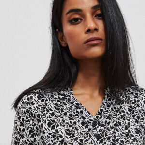 bf36c10dab2f1ecd5e6c14789a02887e3496789c Koszula z kwiatowym nadrukie