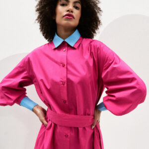 Koszulowa sukienka z paskiem w talii