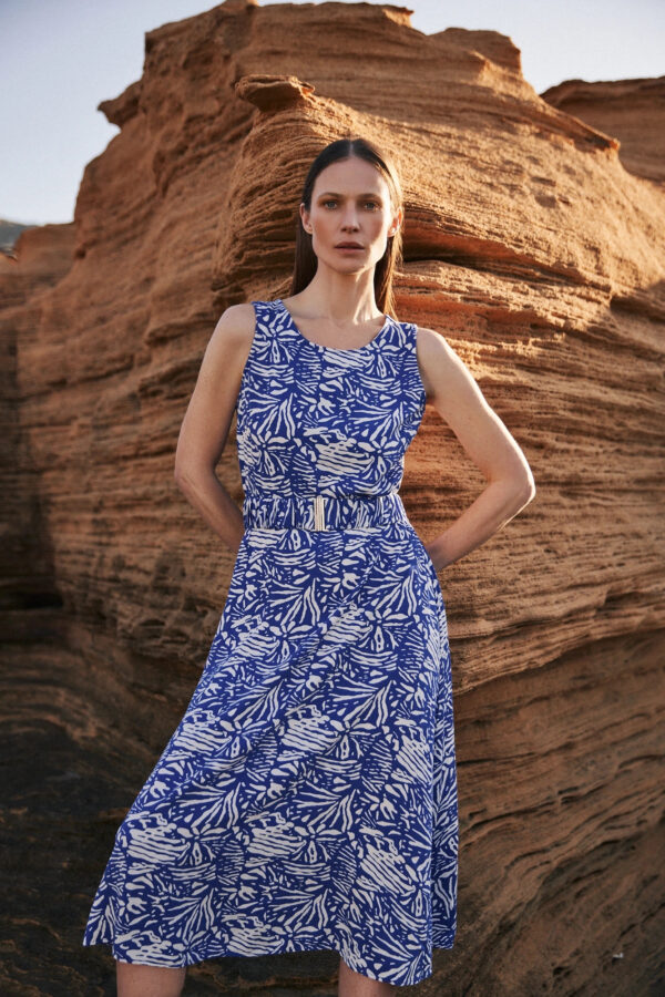 Wzorzysta sukienka midi niebieska