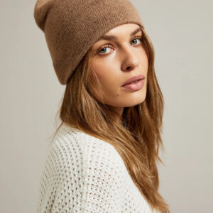 Cienka czapka z metaliczną nitką brązowa