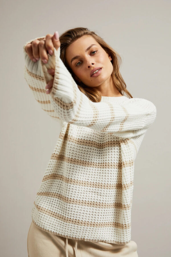 c2bf5f0bc6397670a2db4bf60ee43a7765cd27ea Sweter w paski z okrągłym dekoltem beżowy