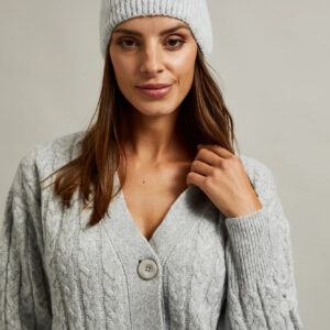 Zimowa czapka ze strukturalnego materiału szara