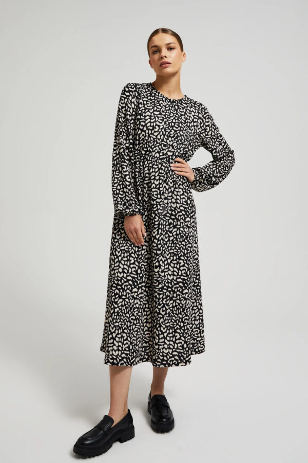 Sukienka midi z rozkloszowanym dołem czarna