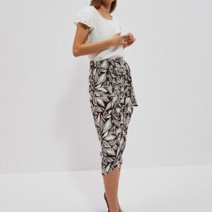 Wzorzysta spódnica z wiązaniem w pasie