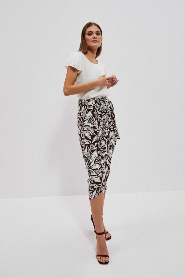 Wzorzysta spódnica z wiązaniem w pasie