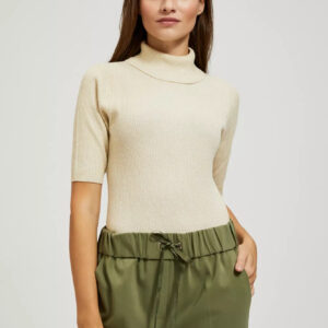 Sweter z golfem ozdobiony metaliczną nitką perłowy