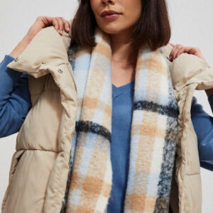 Szal w kratę z frędzlami błękitny