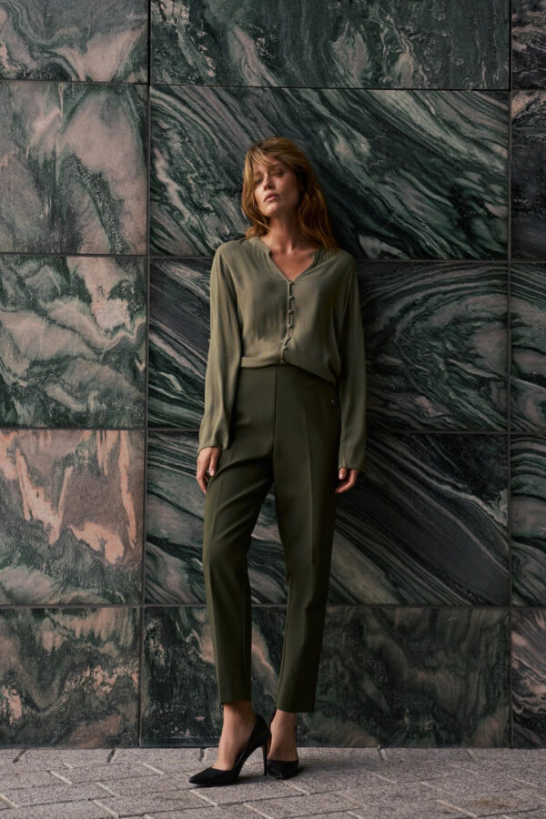 Spodnie cygaretki ciemnooliwkowe