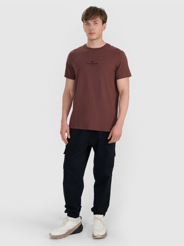 4F T-shirt regular z nadrukiem męski - brązowy
