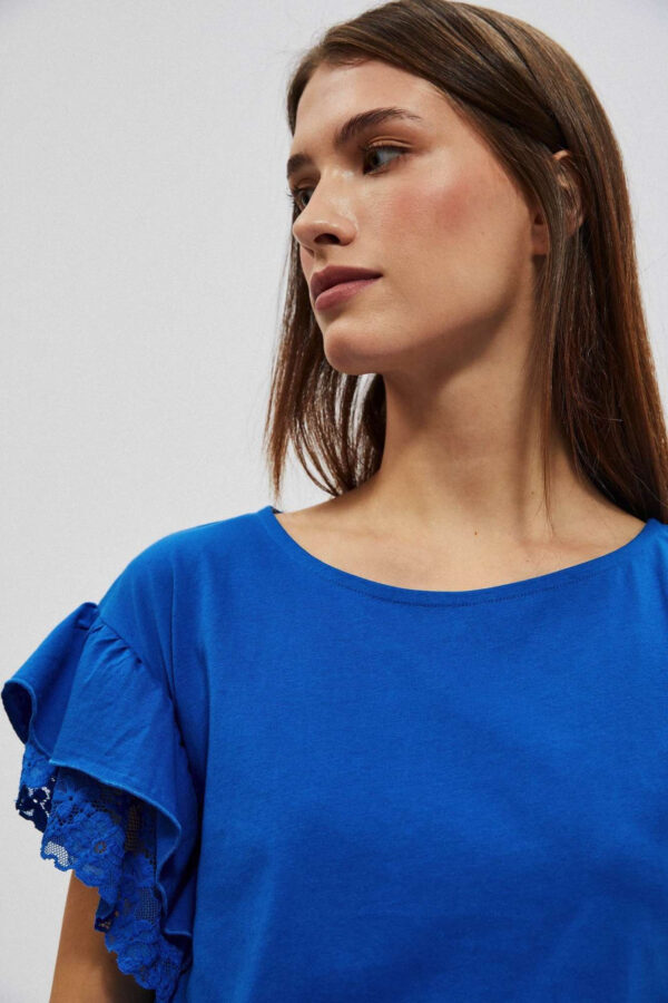 Bluzka z falbaną na ramionach niebieska