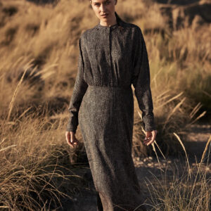 Elegancka sukienka midi w drobne kropki czarna