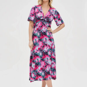 Wzorzysta sukienka z dekoltem fuksjowa