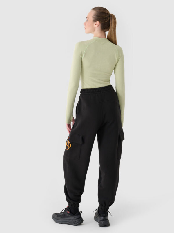 4F Spodnie dresowe joggery damskie - czarne