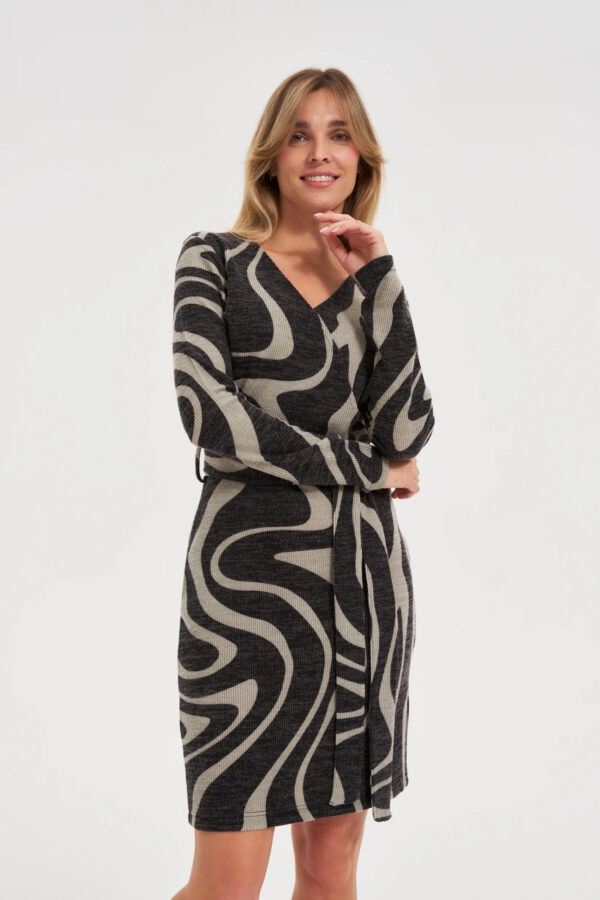 Dopasowana sukienka szara