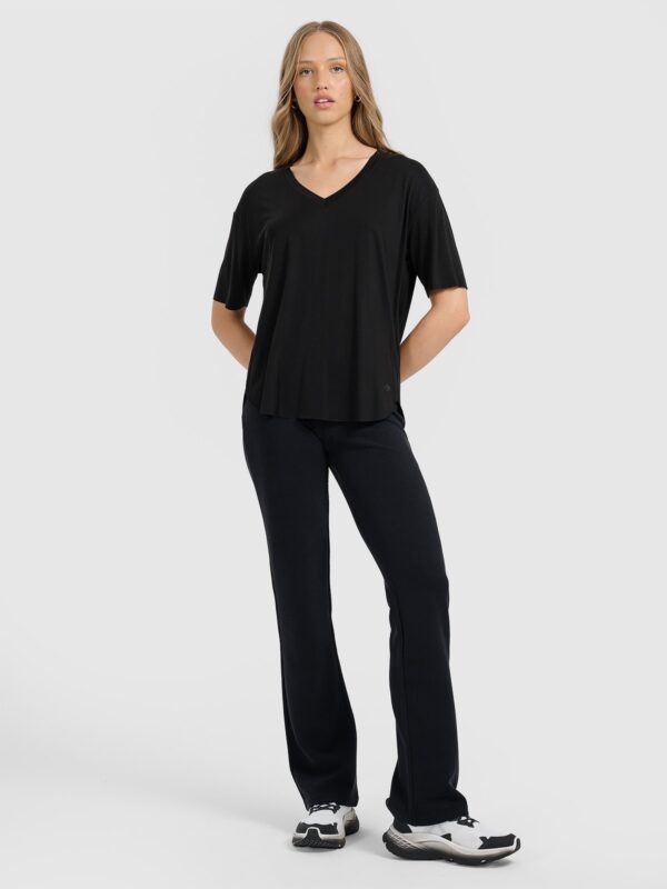 4F T-shirt oversize z modalem damski - czarny