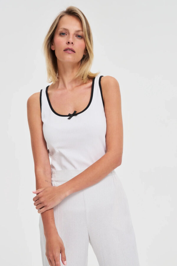 d17381029bb45f25acff65099054f021e0347adf Dopasowany top biały