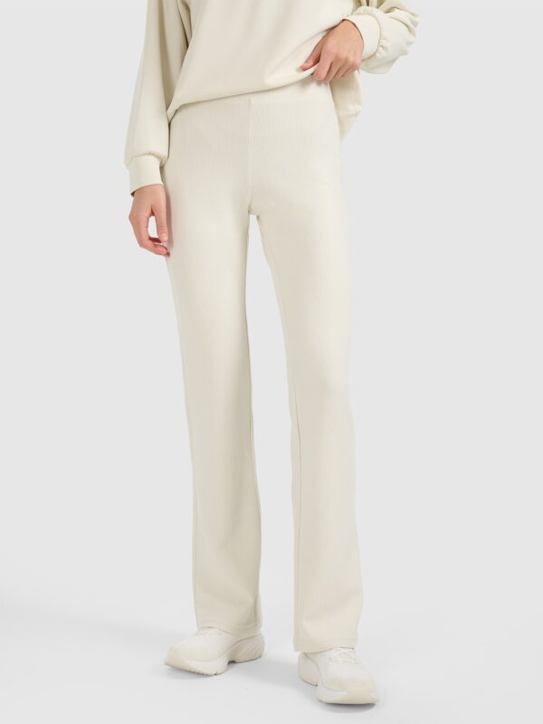 4F Spodnie dresowe z prostymi nogawkami z modalem damskie - beżowe