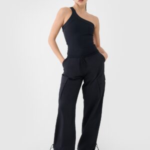 4F Crop-top slim z asymetrycznym ramiączkiem damski - czarny