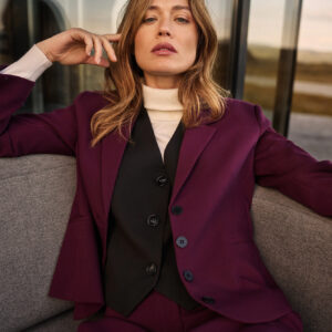 Krótka marynarka burgundowa