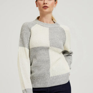 d37e5b21738053c18ef96b11a886edd113989f4d Sweter z geometrycznym wzorem biało-szary
