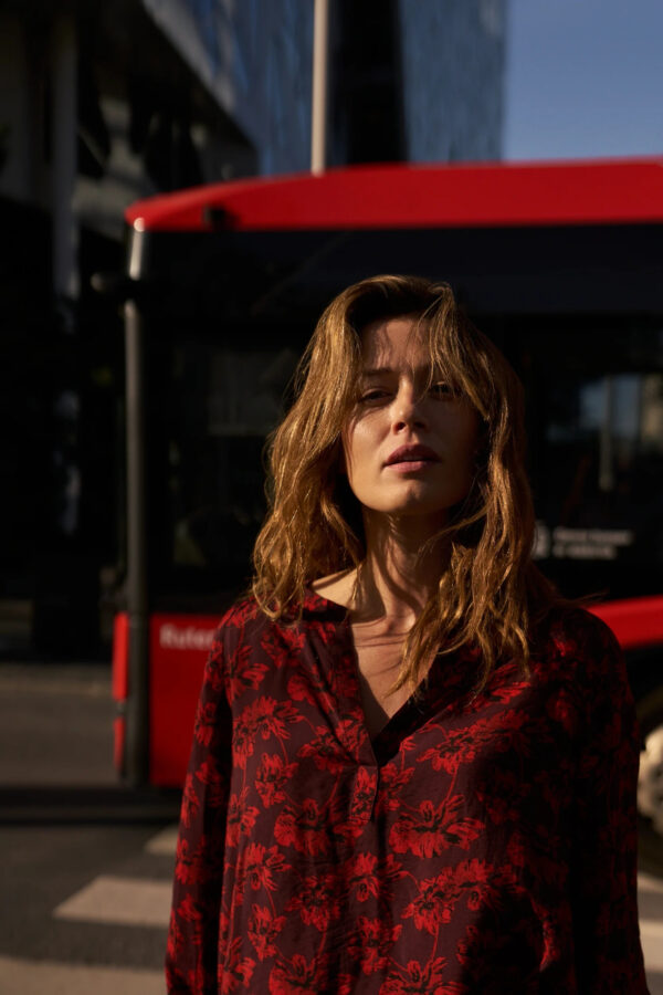 d84881be5acc38d4c684979d2ced38669352856d Koszula w kwiaty burgundowa