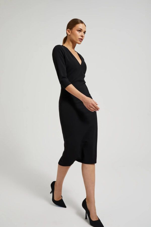 Gładka sukienka z dekoltem w serek czarna