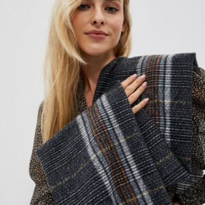 Szal w kratę z frędzlami i metaliczną nitką czarny