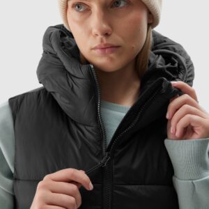 4F Długi bezrękawnik puchowy pikowany z kapturem damski - czarny