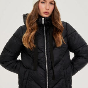 Pikowana kurtka z kapturem czarna