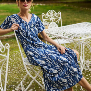 dc8958125d8452e04d57f9f9b56d040c4a0365bf Sukienka midi z krótkimi rękawami niebieska