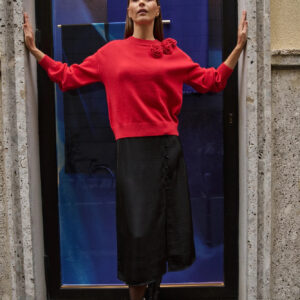 Sweter z różą czerwony