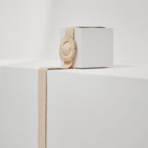 df5d98fe4575fae2ec74870c7194bfcf20783c88 Pleciony pasek z okrągłą klamrą beżowy