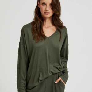 Sweter z dekoltem w serek i obniżoną linią ramion oliwkowy